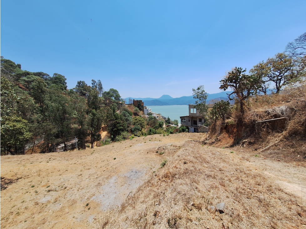 TERRENO EN VENTA CON VISTA AL LAGO EN VALLE DE BRAVO