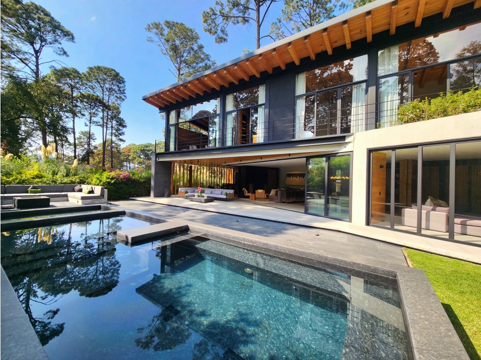 CASA EN VENTA, DENTRO DE RANCHO AVÁNDARO