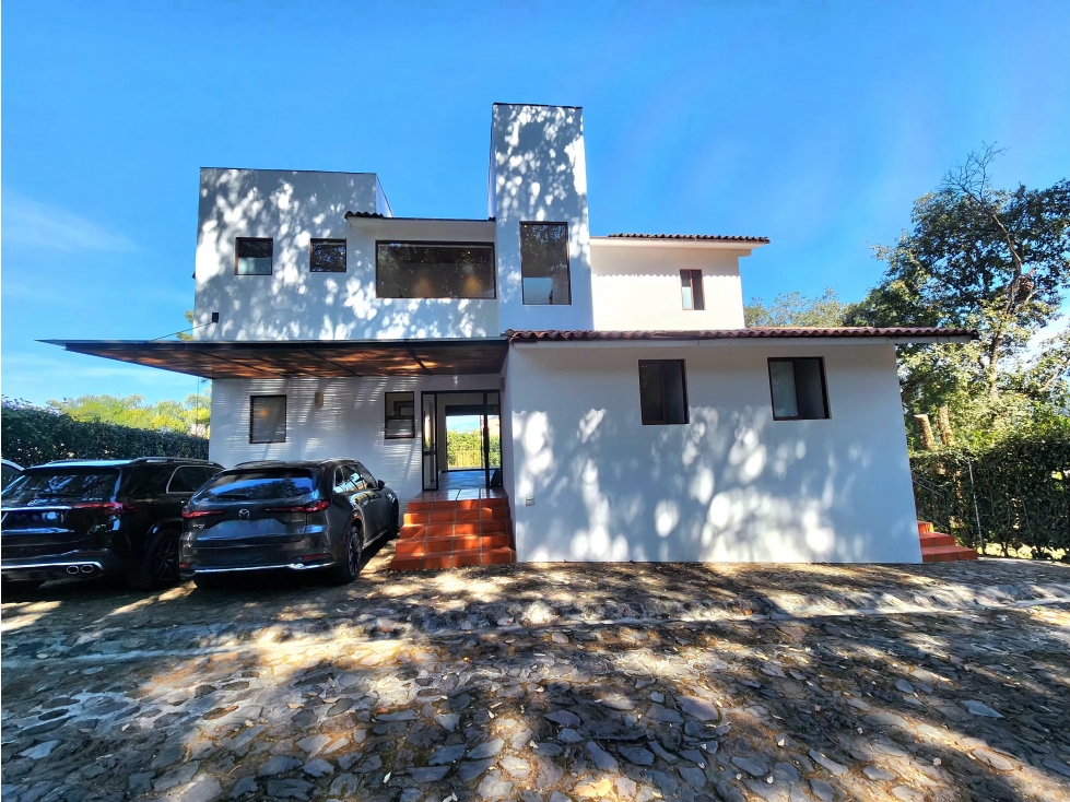 CASA EN VENTA EN AVÁNDARO.