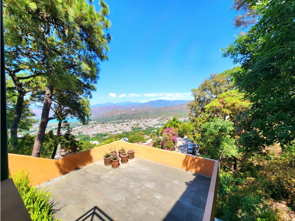 Moderna Casa en Renta con Vista al Lago en Valle de Bravo