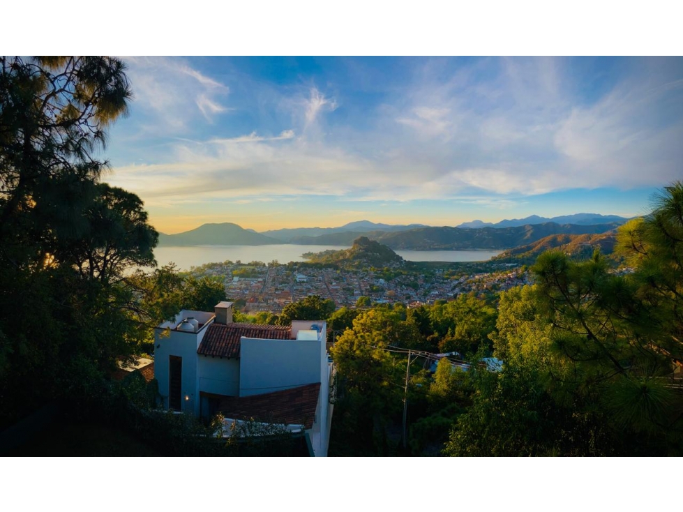 Casa en Venta/Renta con vista al lago en Valle de Bravo