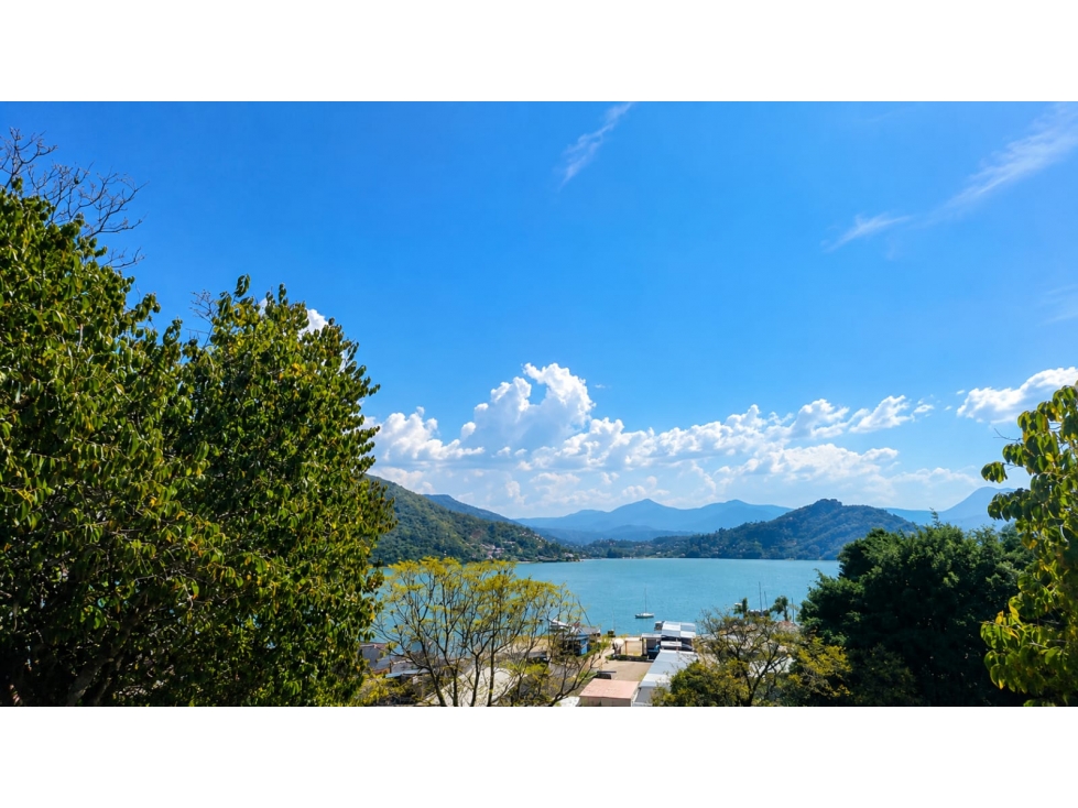 Terreno en venta con vista al lago en Valle de Bravo