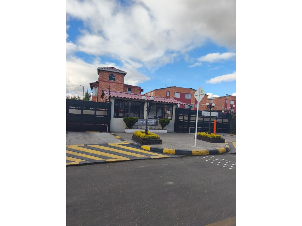 Casa en conjunto cerrado Castilla