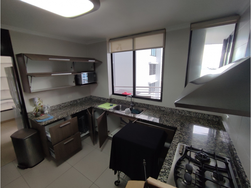 SE ALQUILA APARTAMENTO EN MARBELLA DE 220M2 — foto 2