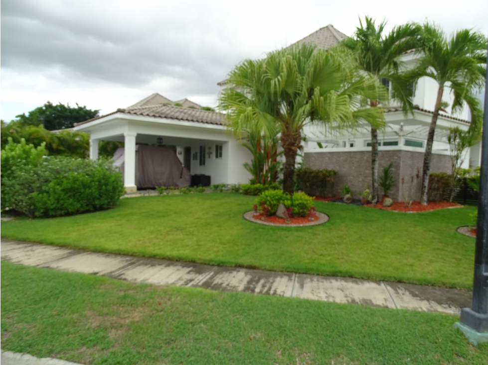 ¡EN VENTA! Casa totalmente equipada en Bijao B/.850,000.00 - 5