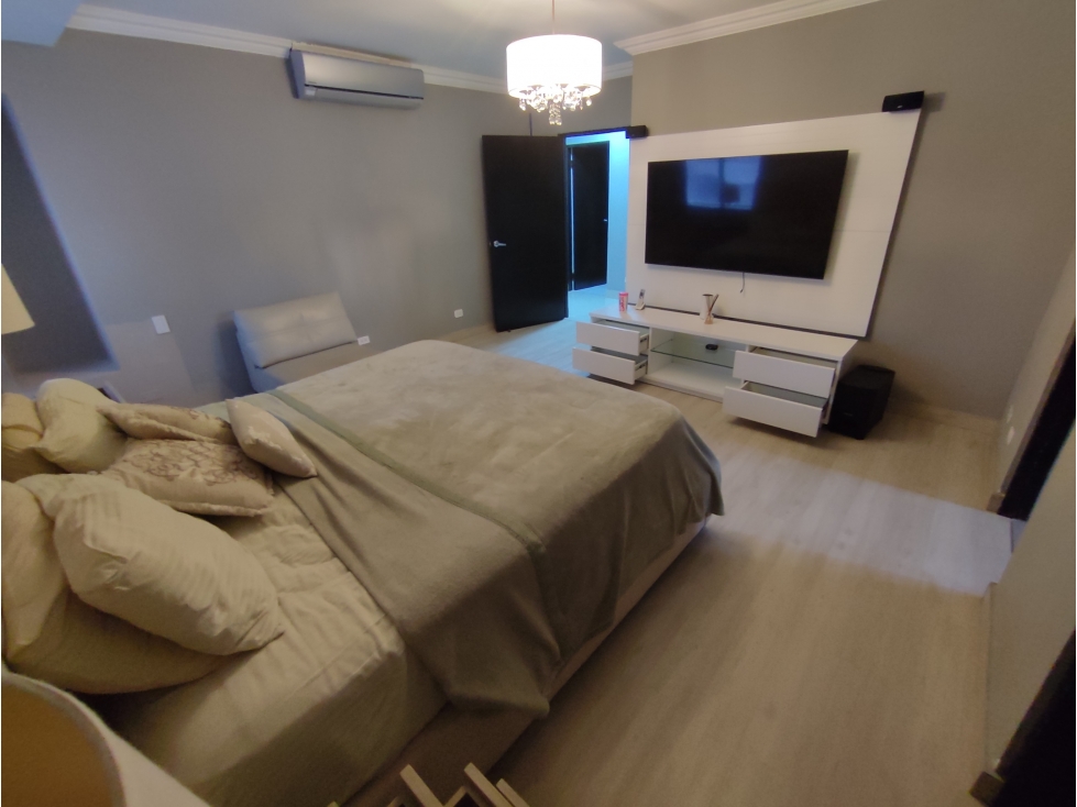 SE ALQUILA APARTAMENTO EN MARBELLA DE 220M2 — foto 3