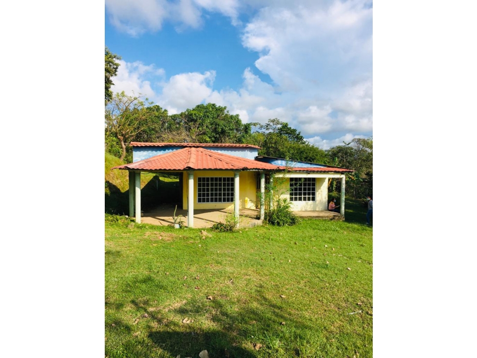Se vende Residencia en Santiago con amplio terreno - 1
