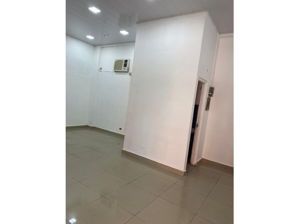 ¡SE ALQUILA LOCAL COMERCIAL EN EL CARMEN! — foto 4