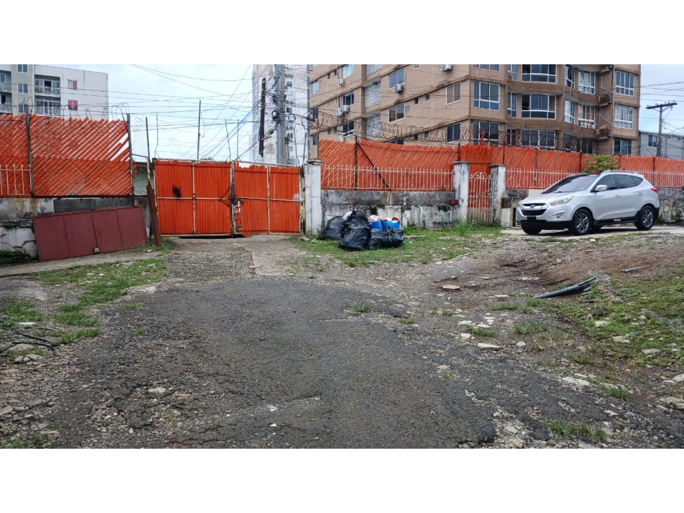 Venta de Terreno en Parque Lefevre Oportunidad de Inversión - 1