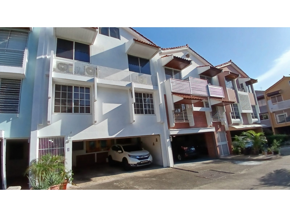 "¡Vive en el corazón de Obarrio! Se Vende Exclusiva residencia