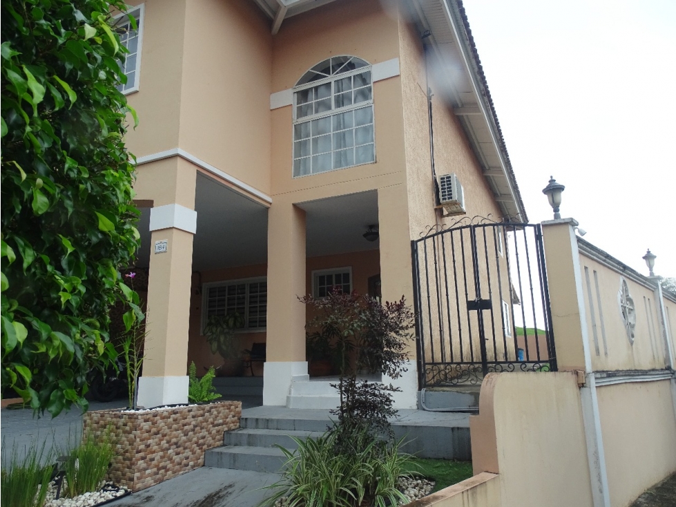 Casa Esquinera Amoblada en El Bosque 5 Recámaras | B/.2,600 — foto 6