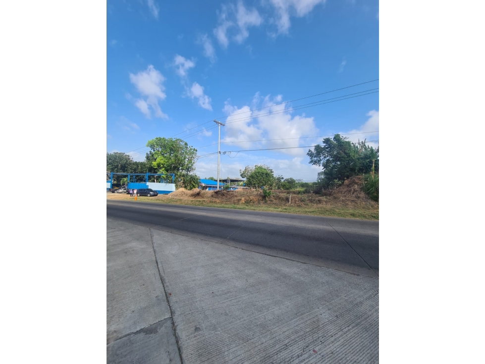CONSTRUYE TU NEGOCIO SOBRE LA VIA PANAMERICANA EN PANAMÁ ESTE - 2