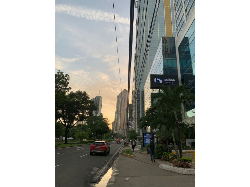 SE ALQUILA ESTRATÉGICA OFICINA EN AVENIDA BALBOA - 2