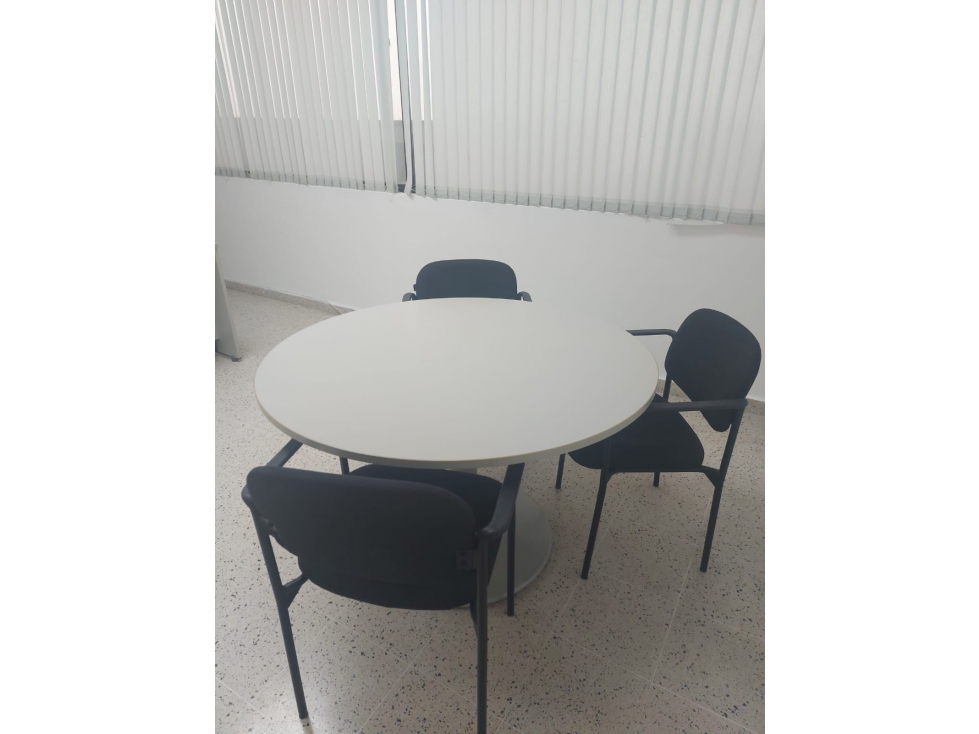 SE ALQUILA ESTRATÉGICA OFICINA EN AVENIDA BALBOA - 3