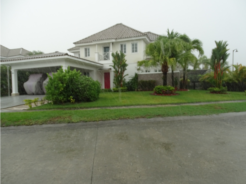 ¡EN VENTA! Casa totalmente equipada en Bijao B/.850,000.00 - 6