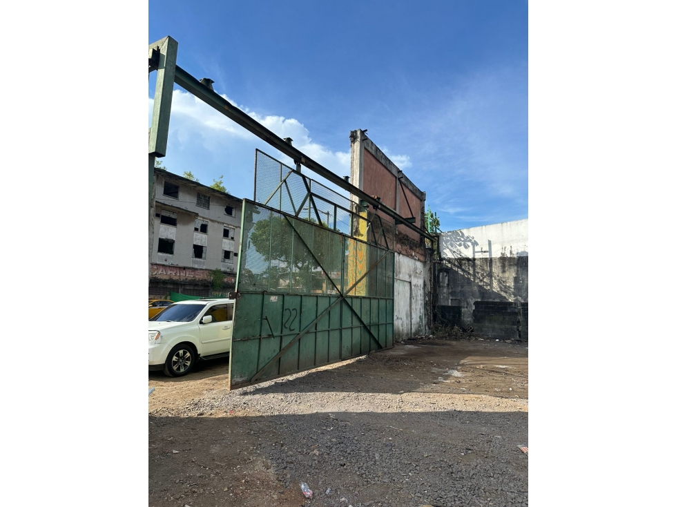 Alquilo Terreno en Avenida Nacional - 2