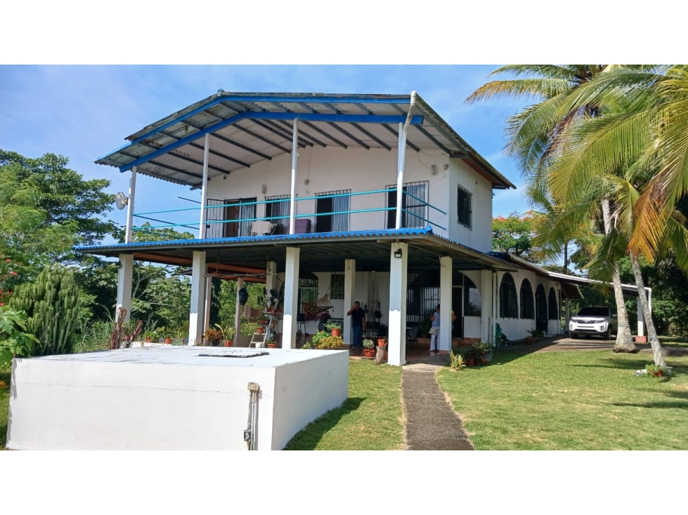 OPORTUNIDAD DE INVERSIÓN FRENTE AL LAGO ALAJUELA - 1