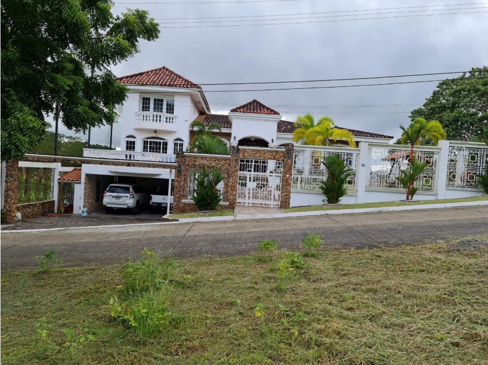 Se Vende Exclusiva Residencia en el Club de Golf de Panamá