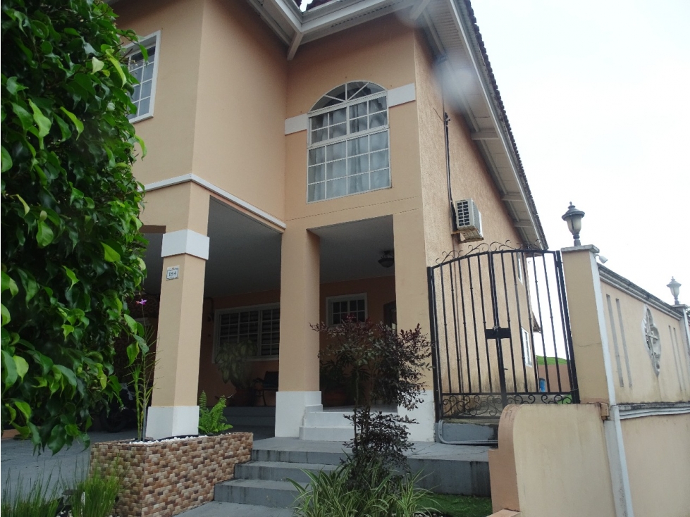 Casa Esquinera Amoblada en El Bosque 5 Recámaras | B/.2,600 — foto 3