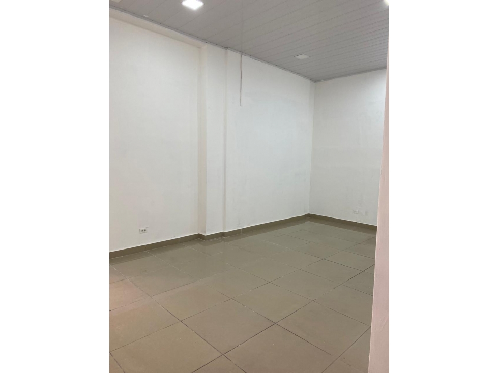 ¡SE ALQUILA LOCAL COMERCIAL EN EL CARMEN! — foto 5