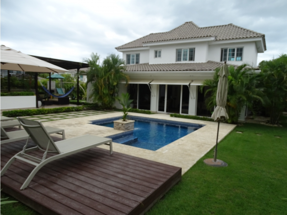¡EN VENTA! Casa totalmente equipada en Bijao B/.850,000.00 - 2