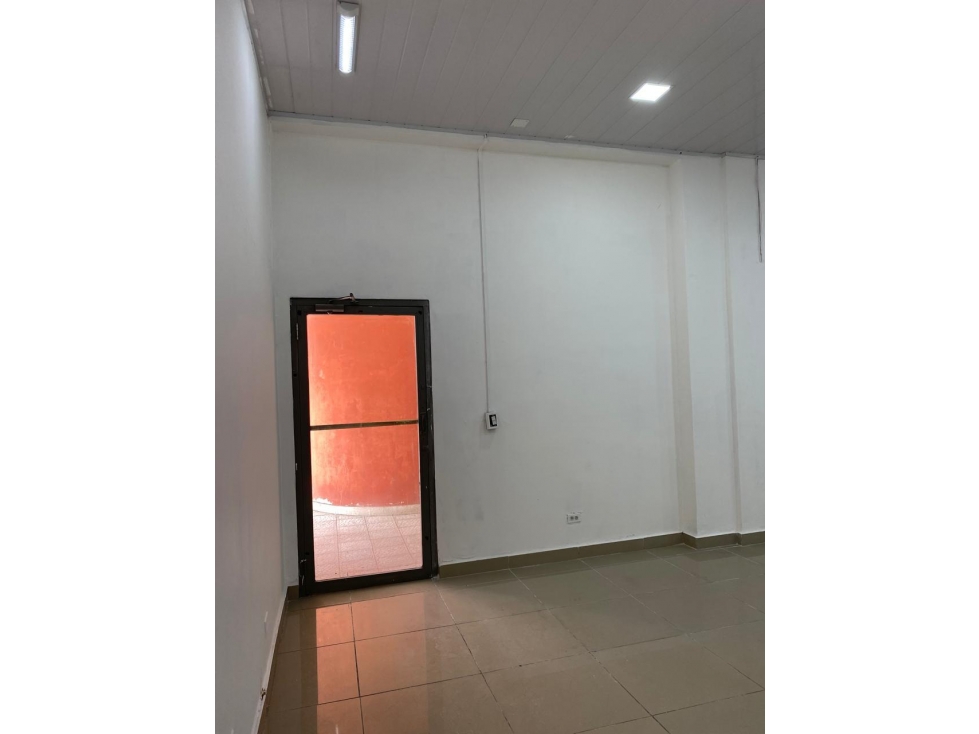 ¡SE ALQUILA LOCAL COMERCIAL EN EL CARMEN!
