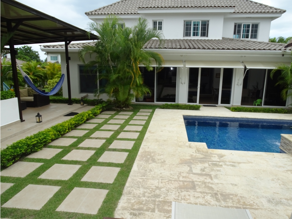 ¡EN VENTA! Casa totalmente equipada en Bijao B/.850,000.00 - 3