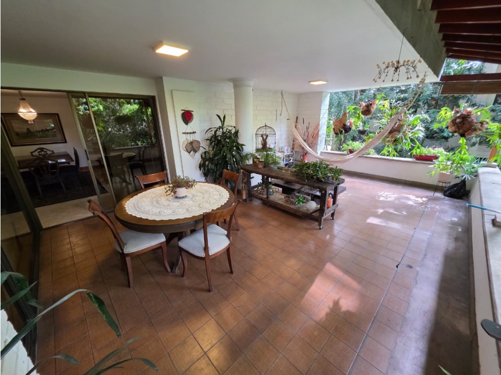 Apartamento en venta Drive In El Poblado 261 m² + 2 parqueaderos