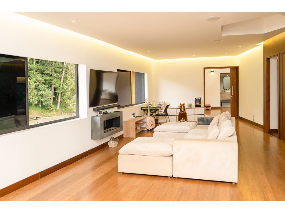 IMPONENTE CASA CON VISTA A MEDELLÍN — foto 5