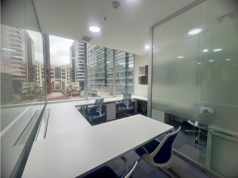Arriendo Oficina Centro Empresarial Santa Bárbara 308 mts amoblada. — foto 4