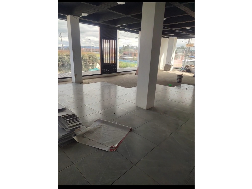 Arriendo Local Comercial 220 mts - 3