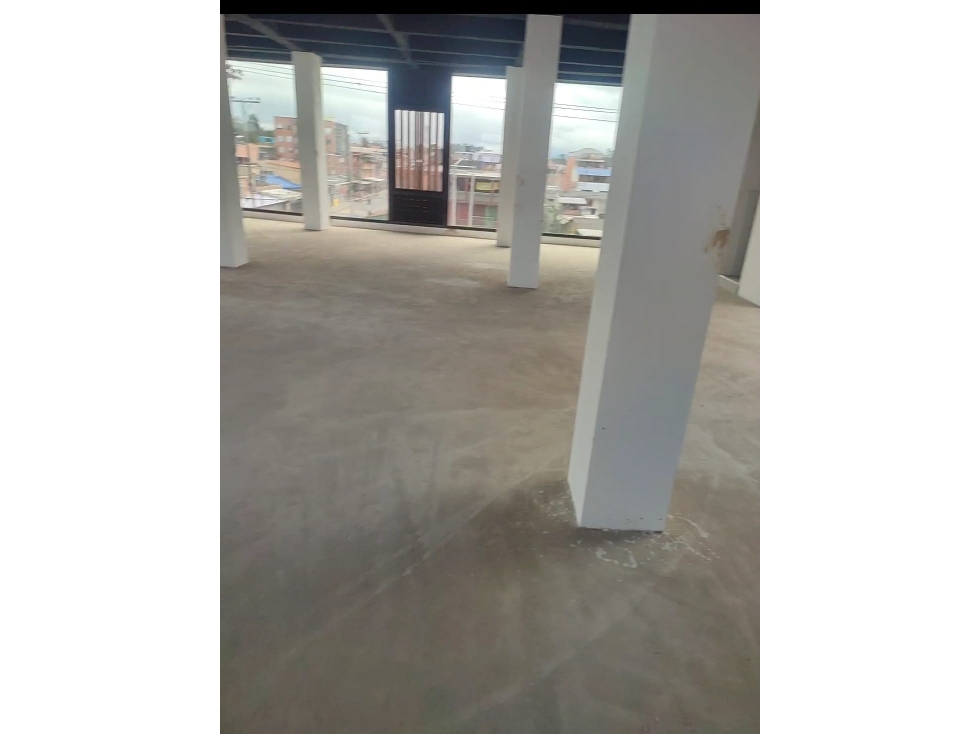 Arriendo Local Comercial 220 mts - 4