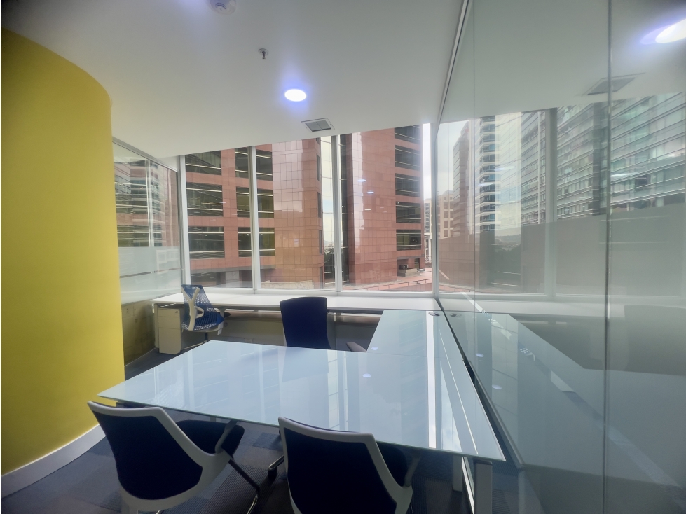 Arriendo Oficina Centro Empresarial Santa Bárbara 308 mts amoblada. — foto 5