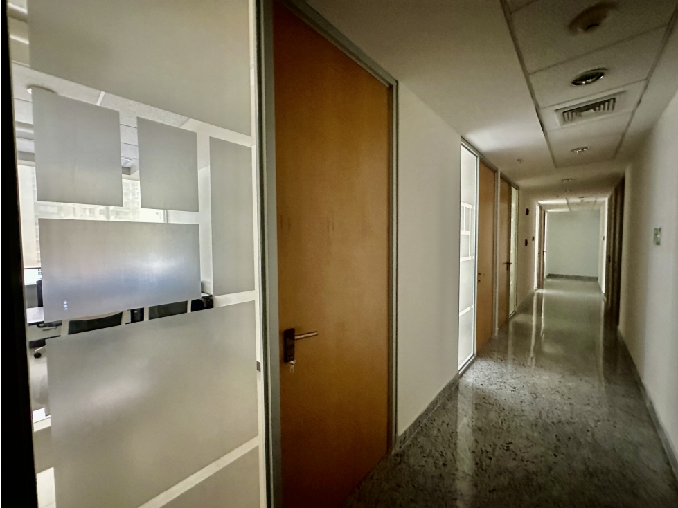 Se Alquila Oficina de 1,161 m2 en Torres de Las Americas — foto 3