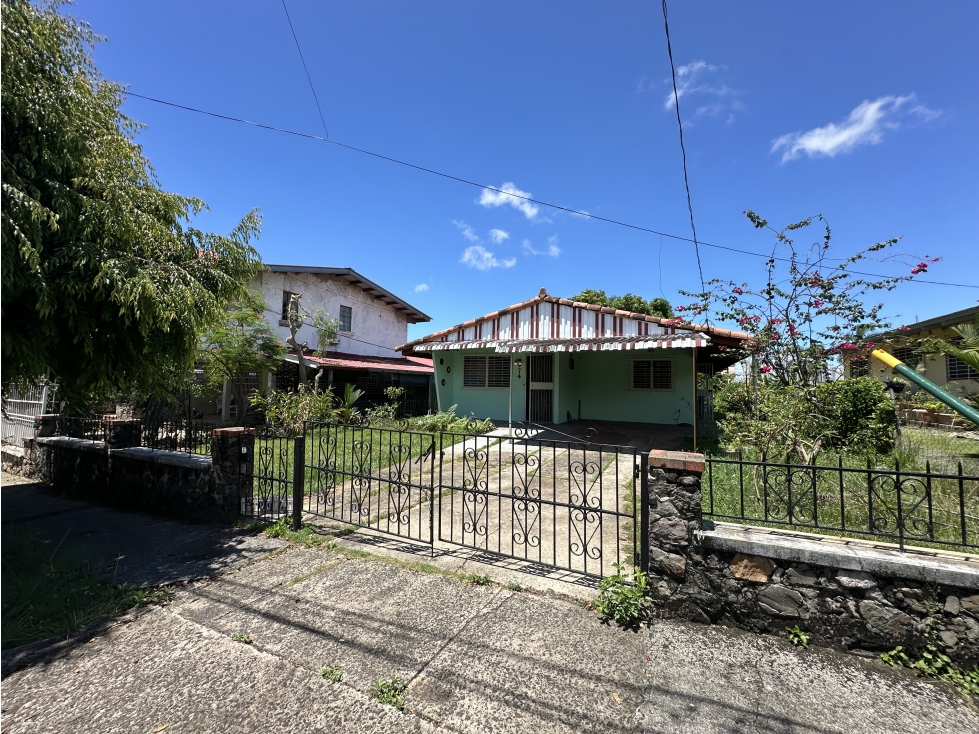 Se Vende Casa con Patio en Betania