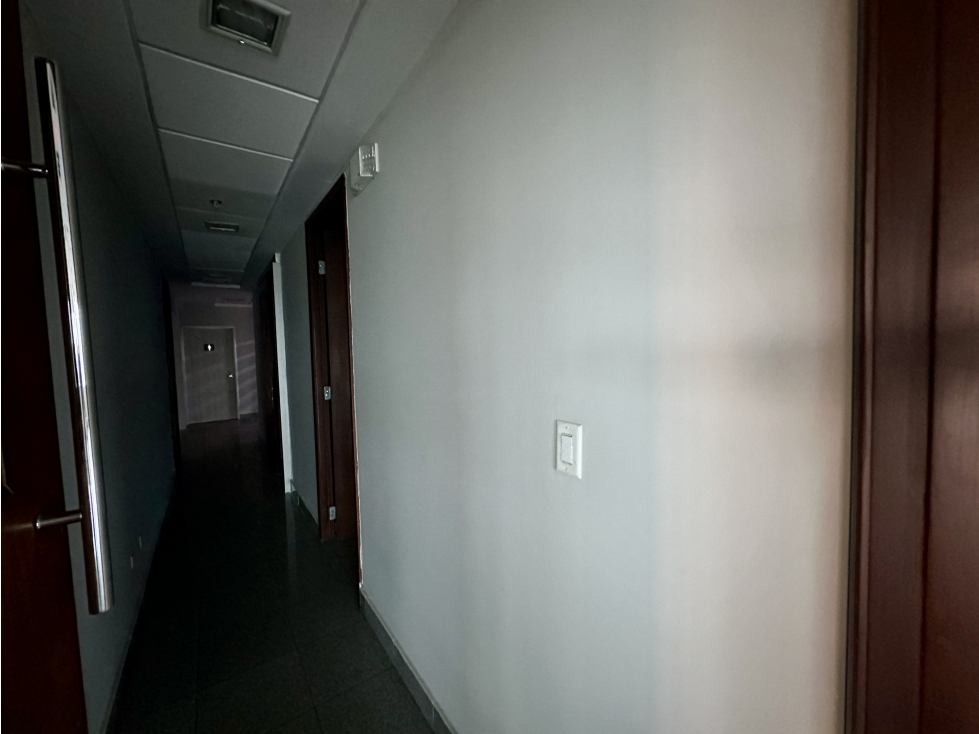 Se Alquila Oficina de 1,174 m2 en Torres de Las Americas — foto 3