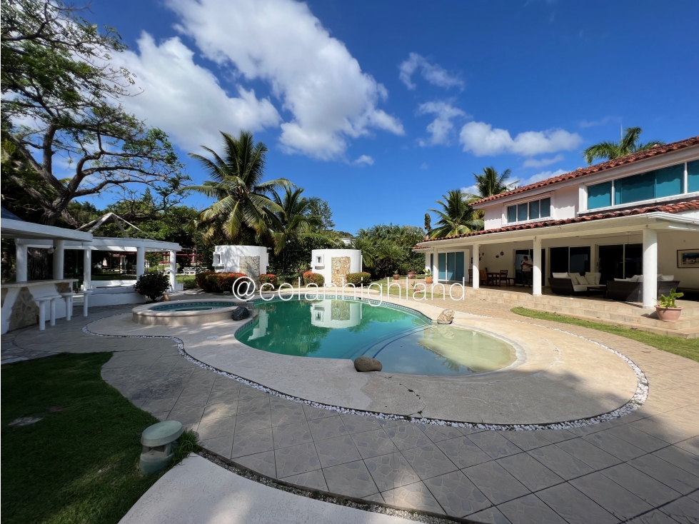 Se Vende Casa en el Club de Golf de Coronado