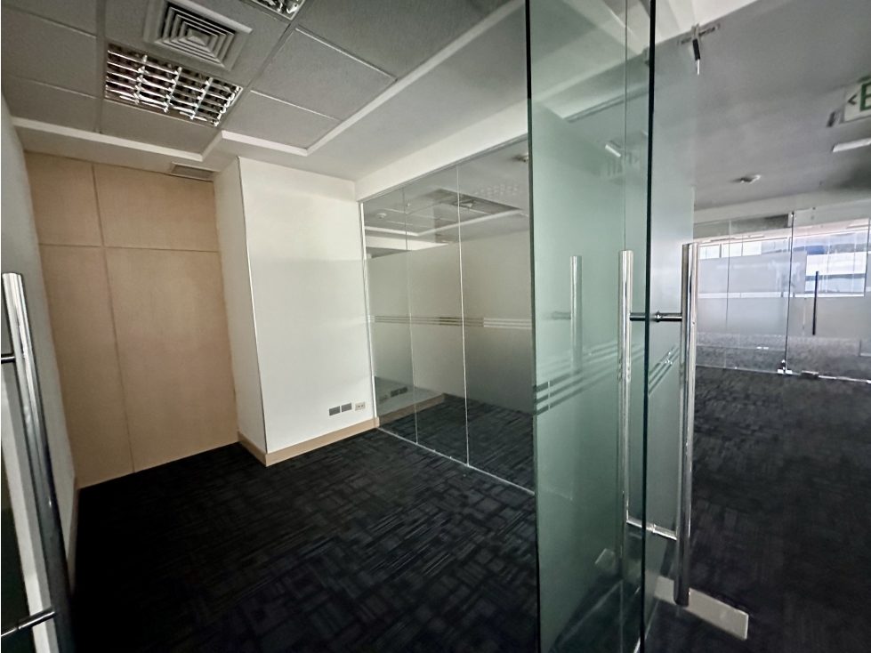 Se Alquila Oficina de 1,174 m2 en Torres de Las Americas — foto 4