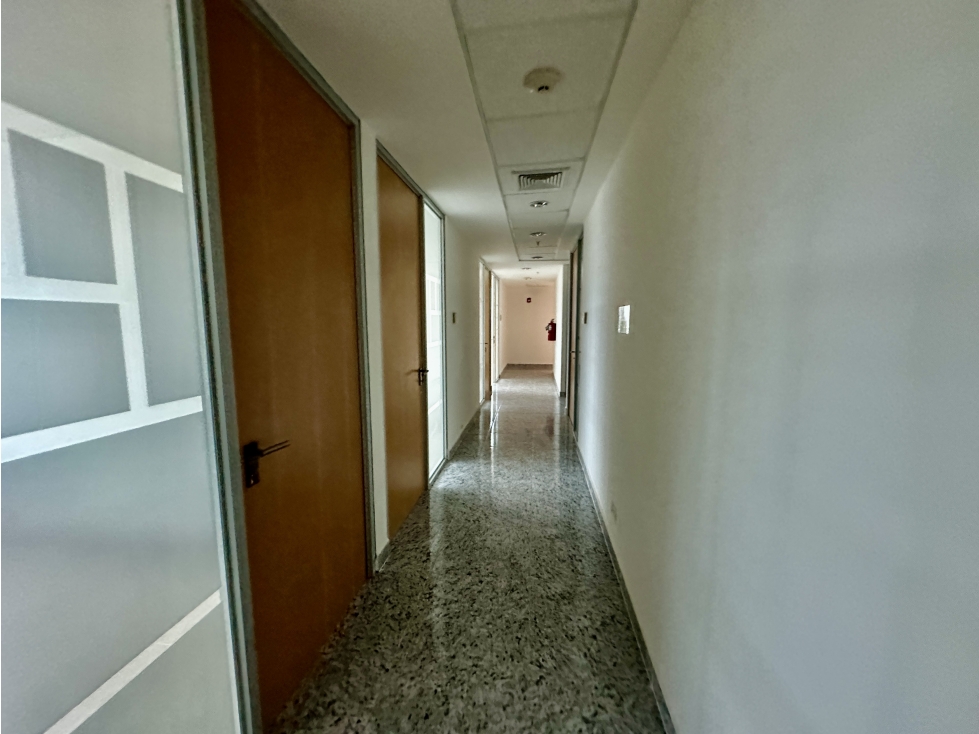 Se Alquila Oficina de 1,161 m2 en Torres de Las Americas — foto 5