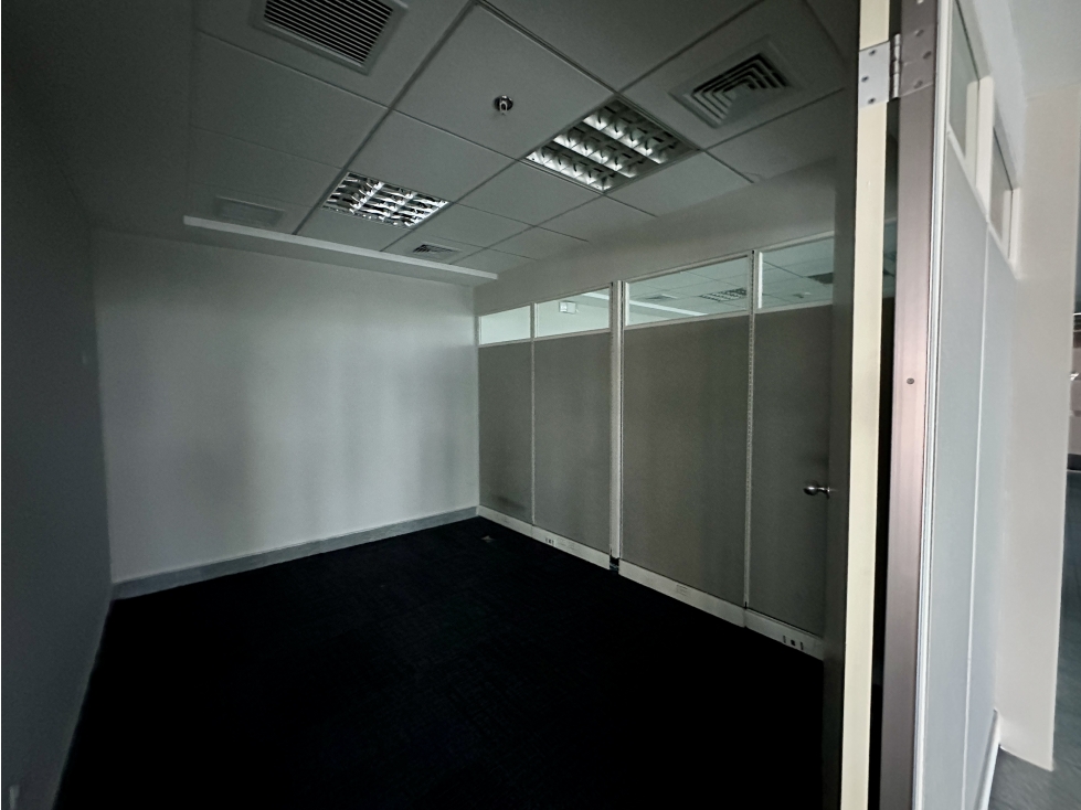Se Alquila Oficina de 1,174 m2 en Torres de Las Americas — foto 5
