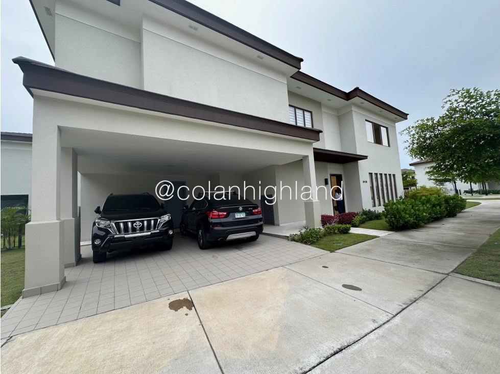 Venta Casa Unifamiliar en The Wood, Santa Maria