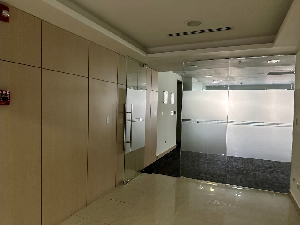 Se Alquila Oficina de 1,174 m2 en Torres de Las Americas — foto 6