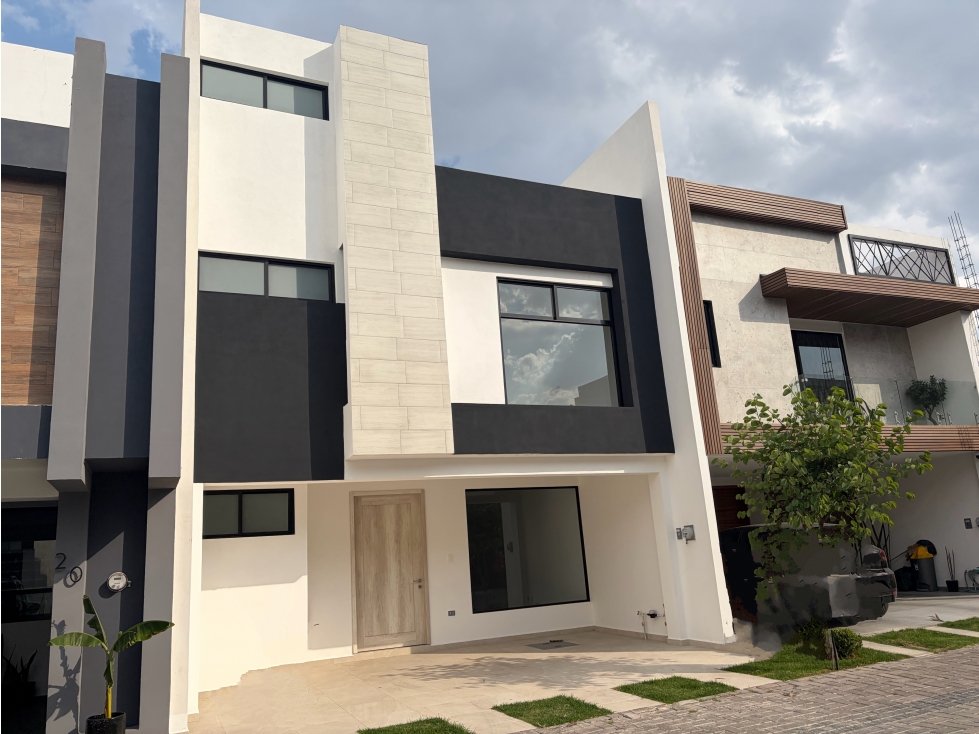 VENTA DE CASA EN ZONA ATLIXCAYOTL
