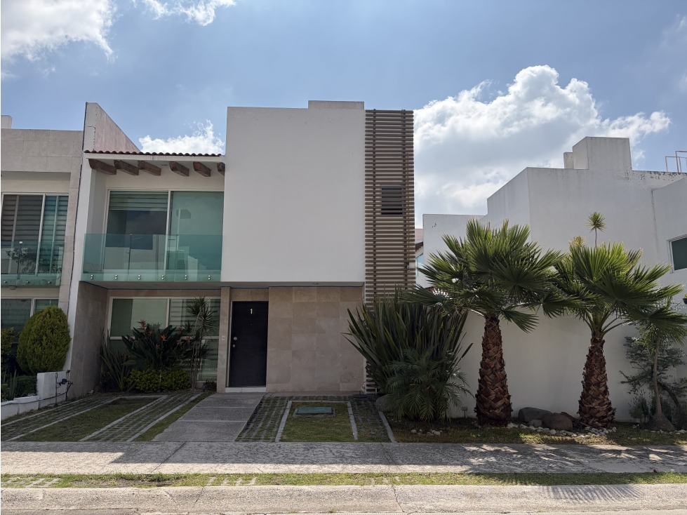 CASA EN RENTA EN LOMAS 2 - 1