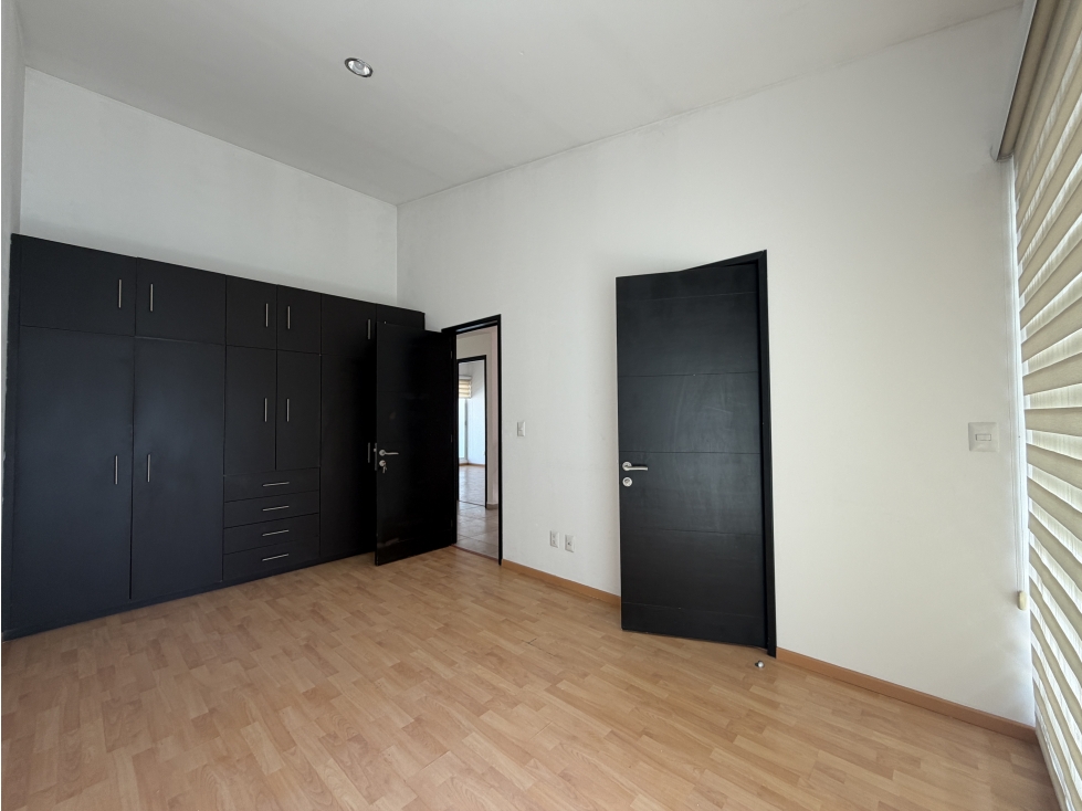 CASA EN RENTA EN LOMAS 2 - 4