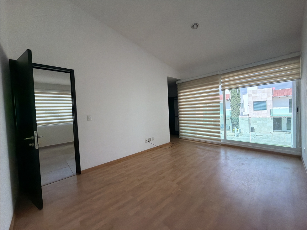 CASA EN RENTA EN LOMAS 2 - 6