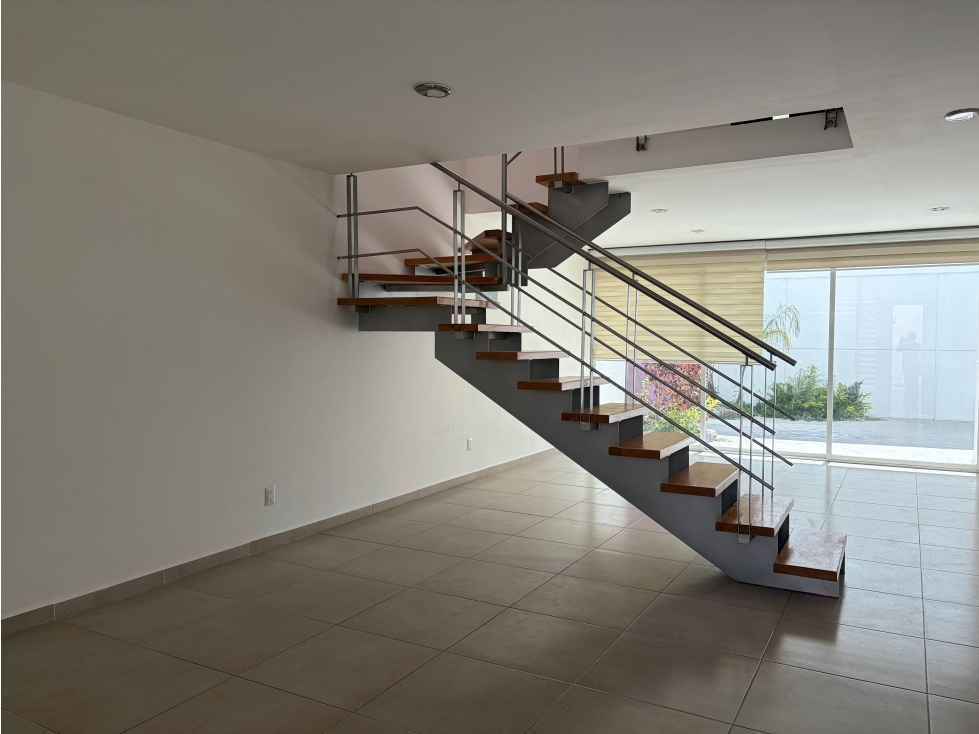 CASA EN RENTA EN LOMAS 2 - 3
