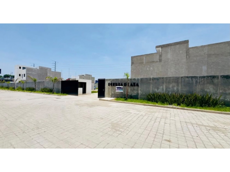 VENTA DE LOTE EN FRACCIONAMIENTO CERCA DE EXPLANADA - 2