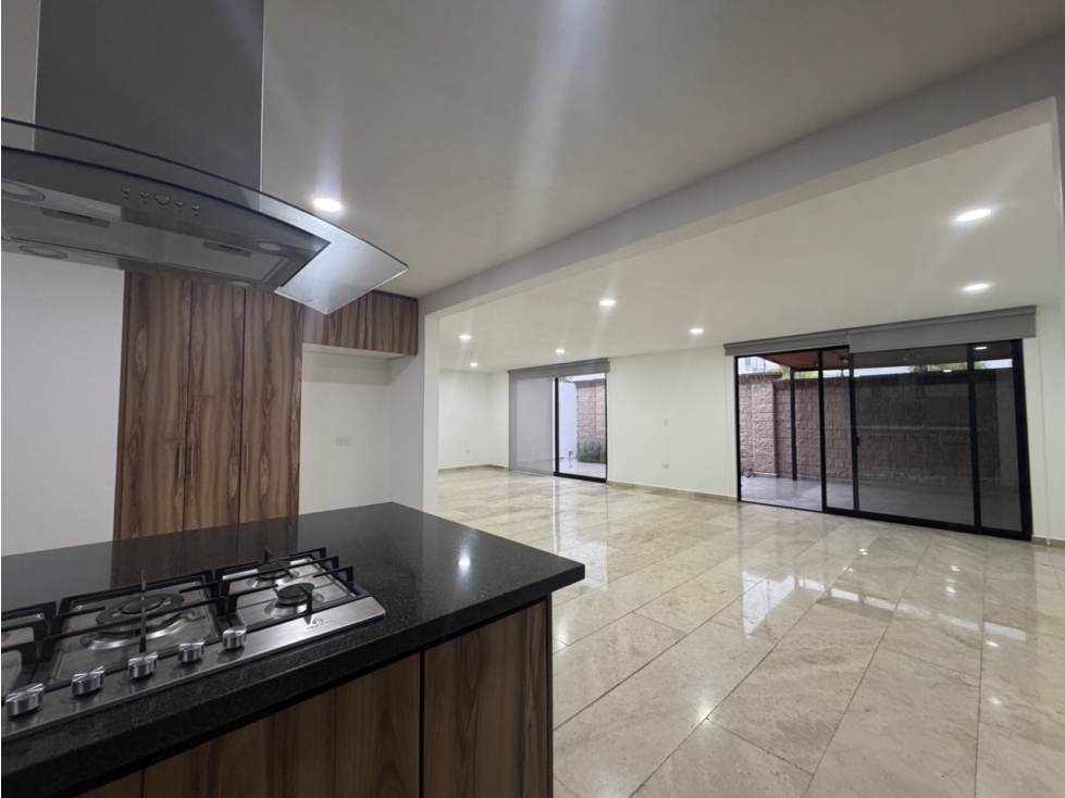 RENTA DE CASA EN LOMAS DE ANGELOPOLIS - 1