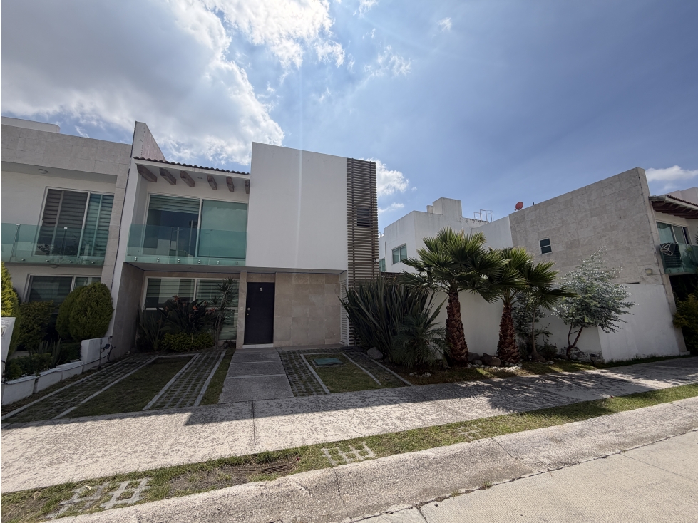 RENTA DE CASA EN LOMAS DE ANGELOPOLIS I - 1